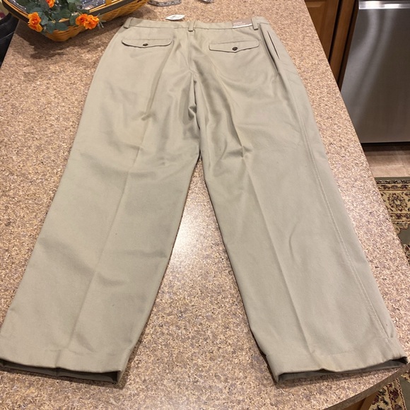 NWT Banana Republic Pleated Smithfield Relaxed Leg Chinos 36 / 32 - Picture 8 of 16